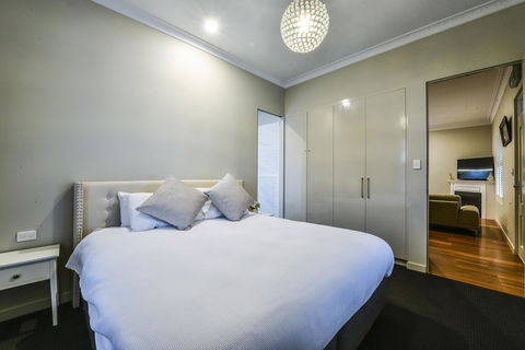 Aloha Central Luxury Apartments - Kalgoorlie Accommodation 14