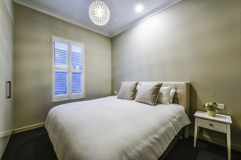 Aloha Central Luxury Apartments - Kalgoorlie Accommodation 4