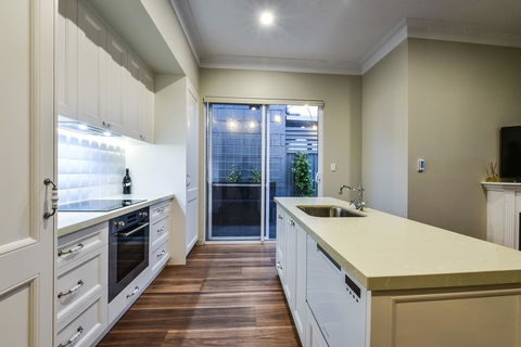 Aloha Central Luxury Apartments - Kalgoorlie Accommodation 10