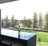 Beachside Luxury getaway in Glenelg - Kalgoorlie Accommodation