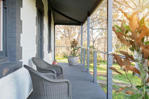 The Other House - Kalgoorlie Accommodation 6