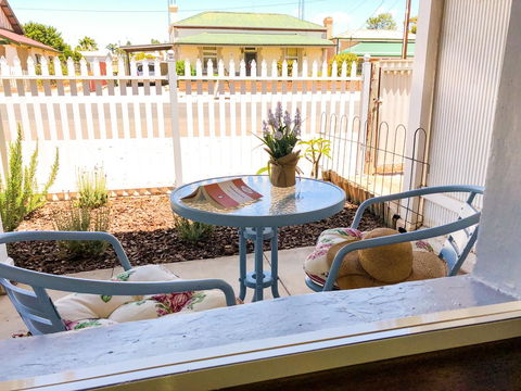 Inglenook Cottage - Kalgoorlie Accommodation 13