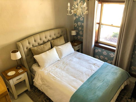 Inglenook Cottage - Kalgoorlie Accommodation 3