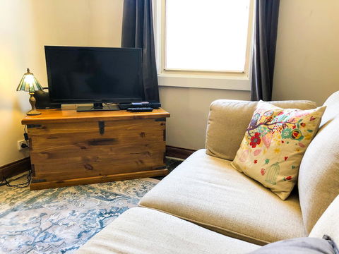 Inglenook Cottage - Kalgoorlie Accommodation 17