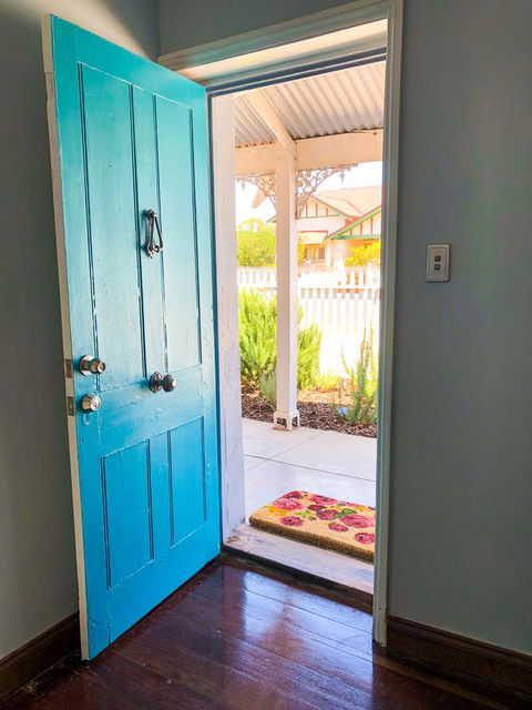 Inglenook Cottage - Kalgoorlie Accommodation 7