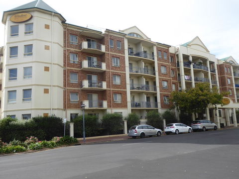 Adelaide City Apartment - 3br, 2bath & Carpark - Kalgoorlie Accommodation 0