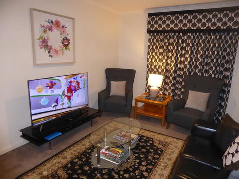 Adelaide City Apartment - 3br, 2bath & Carpark - Kalgoorlie Accommodation 2