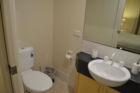 Adelaide City Apartment - 3br, 2bath & Carpark - Kalgoorlie Accommodation 12