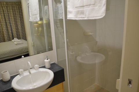 Adelaide City Apartment - 3br, 2bath & Carpark - Kalgoorlie Accommodation 13