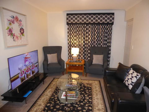 Adelaide City Apartment - 3br, 2bath & Carpark - Kalgoorlie Accommodation 1