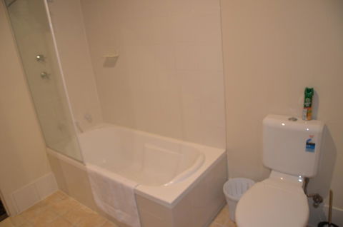 Adelaide City Apartment - 3br, 2bath & Carpark - Kalgoorlie Accommodation 16