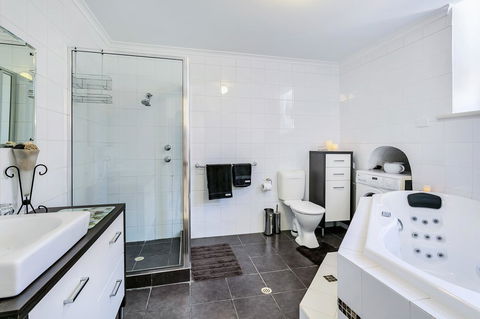 \'THE CHURCH\' Guest Home, Gawler Barossa Region - Kalgoorlie Accommodation 5