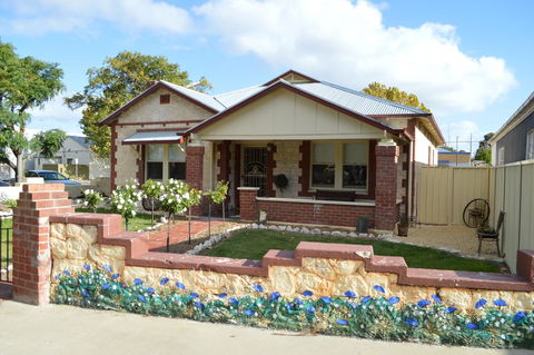 Two Cow Cottage Bed & Breakfast - Kalgoorlie Accommodation 15