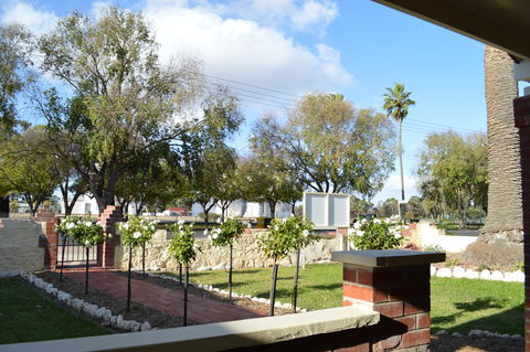 Two Cow Cottage Bed & Breakfast - Kalgoorlie Accommodation 31