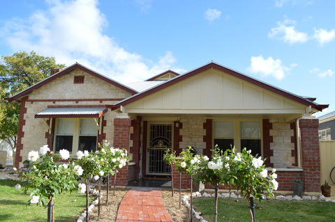 Two Cow Cottage Bed & Breakfast - Kalgoorlie Accommodation 1