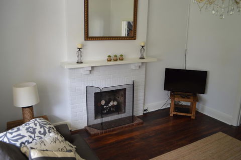 Two Cow Cottage Bed & Breakfast - Kalgoorlie Accommodation 11