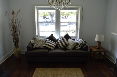 Two Cow Cottage Bed & Breakfast - Kalgoorlie Accommodation 14