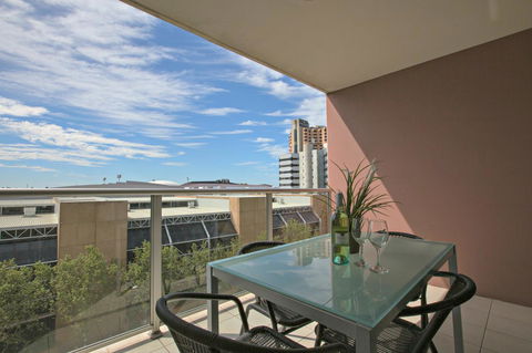 Adelaide DressCircle Apartments - North Terrace - Kalgoorlie Accommodation 1