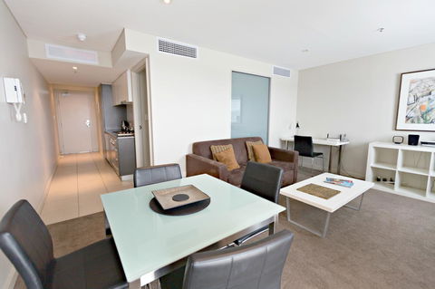 Adelaide DressCircle Apartments - North Terrace - Kalgoorlie Accommodation 12