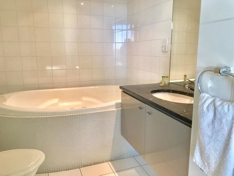 Adelaide DressCircle Apartments - North Terrace - Kalgoorlie Accommodation 6