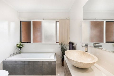 Adelaide Style Accommodation-Close To City-North Adelaide-3 Bdrm- FREE Parking - Kalgoorlie Accommodation 13