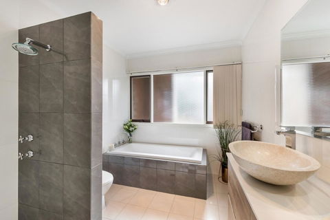 Adelaide Style Accommodation-Close To City-North Adelaide-3 Bdrm- FREE Parking - Kalgoorlie Accommodation 10