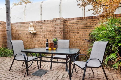 Adelaide Style Accommodation-Close To City-North Adelaide-3 Bdrm- FREE Parking - Kalgoorlie Accommodation 24