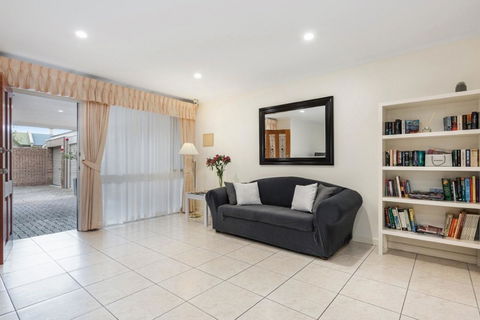 Adelaide Style Accommodation-Close To City-North Adelaide-3 Bdrm- FREE Parking - Kalgoorlie Accommodation 7