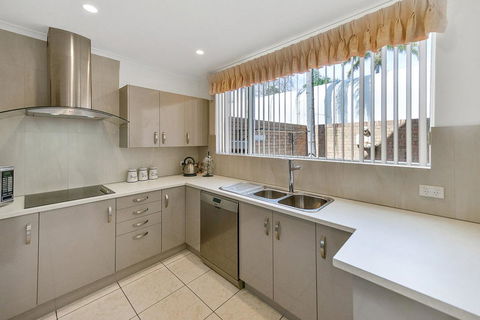 Adelaide Style Accommodation-Close To City-North Adelaide-3 Bdrm- FREE Parking - Kalgoorlie Accommodation 9