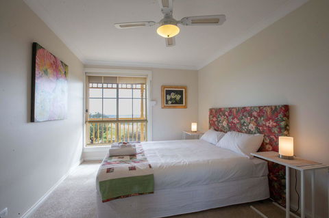 Angaston House - Kalgoorlie Accommodation 13