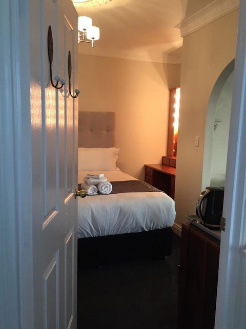 Angaston House - Kalgoorlie Accommodation 6