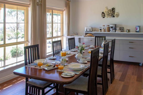 Angaston House - Kalgoorlie Accommodation 11