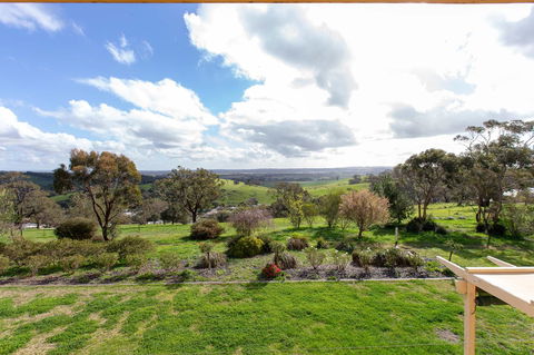 Angaston House - Kalgoorlie Accommodation 9