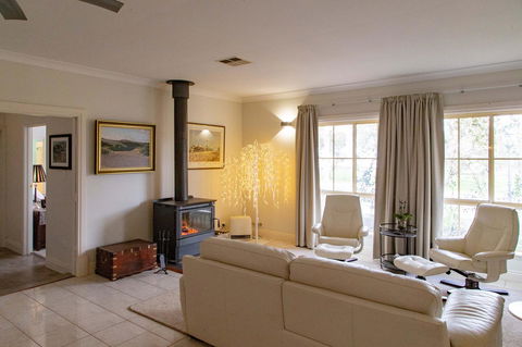Angaston House - Kalgoorlie Accommodation 5