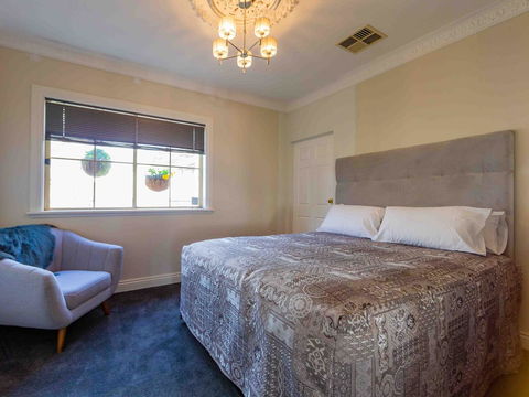 Angaston House - Kalgoorlie Accommodation 22