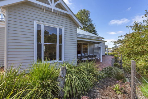 Grandview Accommodation - The Elm Tree Apartments - Kalgoorlie Accommodation 24