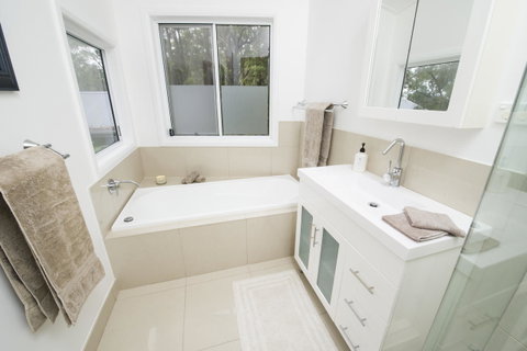 Smiths Lake House - Kalgoorlie Accommodation 20