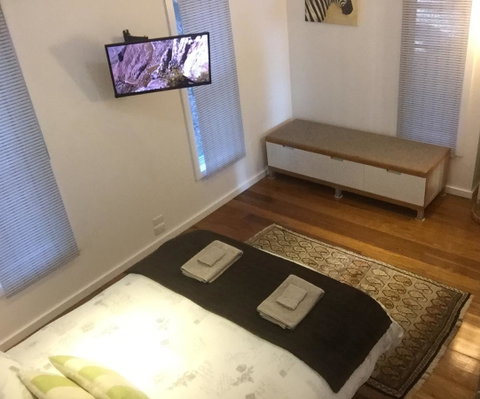 Smiths Lake House - Kalgoorlie Accommodation 10