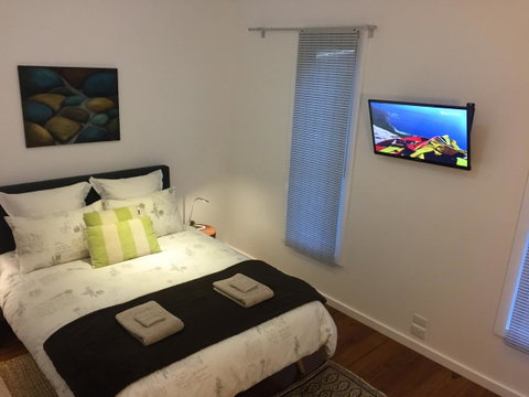 Smiths Lake House - Kalgoorlie Accommodation 11