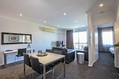 Adelaide DressCircle Apartments - Archer Street - Kalgoorlie Accommodation 0