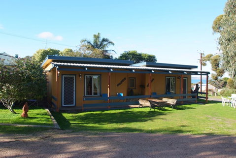 Casuarina Coastal Units - Kalgoorlie Accommodation 2