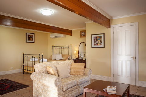 Angaston Saleyards Luxury Accommodation - Kalgoorlie Accommodation 19