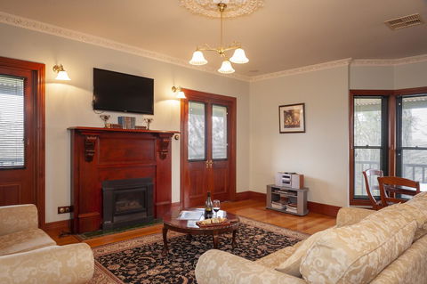 Angaston Saleyards Luxury Accommodation - Kalgoorlie Accommodation 8