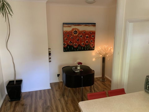 Oats Cottage - Kalgoorlie Accommodation 9