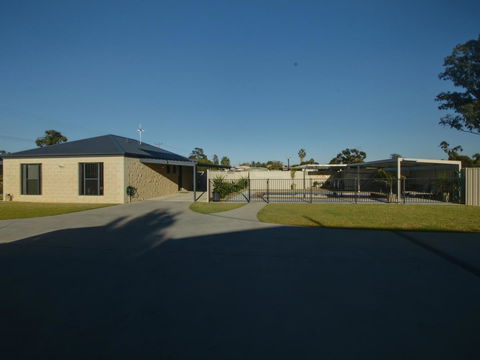 DBJ Holiday Units - Kalgoorlie Accommodation 1