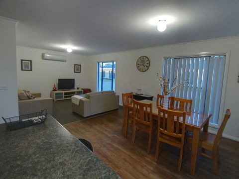 DBJ Holiday Units - Kalgoorlie Accommodation 3