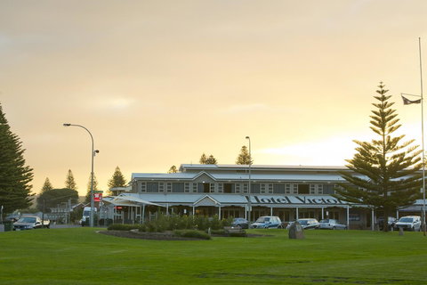 Nightcap At Hotel Victor - Kalgoorlie Accommodation 0