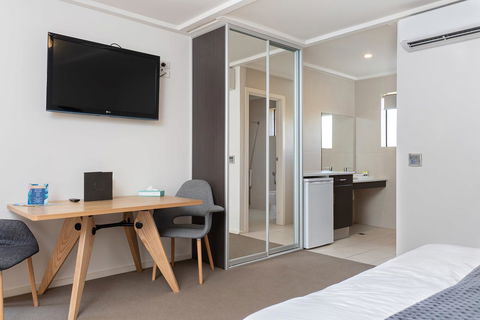Mick O\'Sheas - Kalgoorlie Accommodation 1