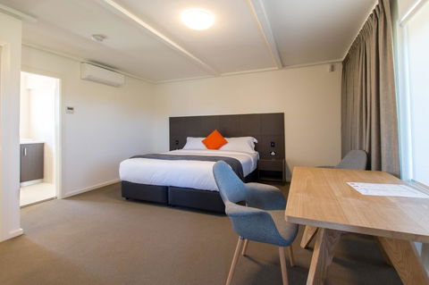 Mick O\'Sheas - Kalgoorlie Accommodation 29