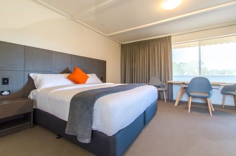 Mick O\'Sheas - Kalgoorlie Accommodation 0